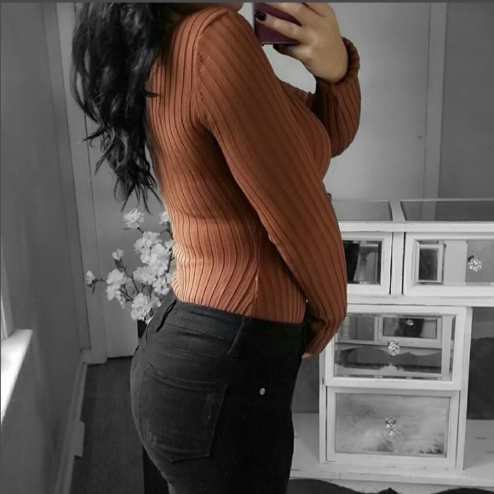 Bella Edge | Ribbed Double V-Neck Bodysuit Top - Picture 2 of 9